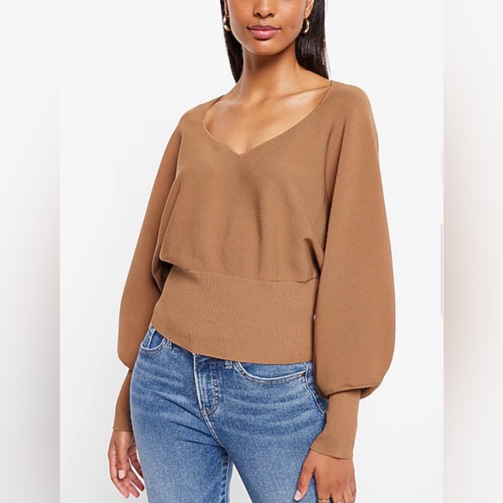 Women's Tan V-Neck Relaxed Dolman Sleeve Sweater size XS chic clean girl NWT